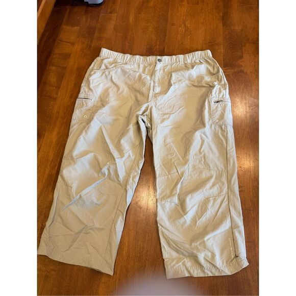 Columbia Pants - Woman’s Columbia Omni shade capri pants size XL